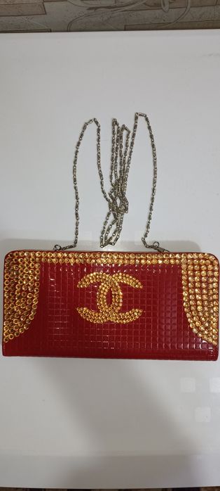 Продам красивый клатч новый!