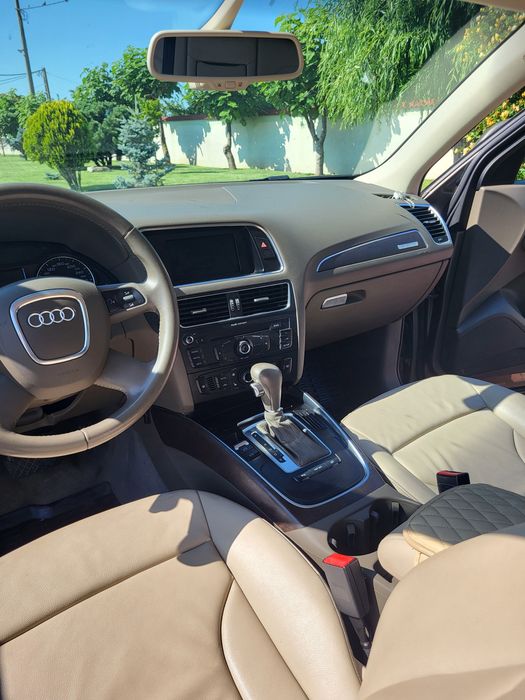 Vând Audi Q5 an 2009