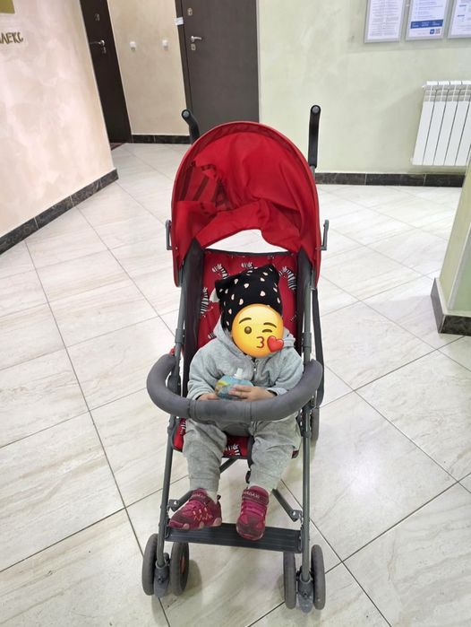 Продаю  коляску для прогулки лёгкая. С связи переездом