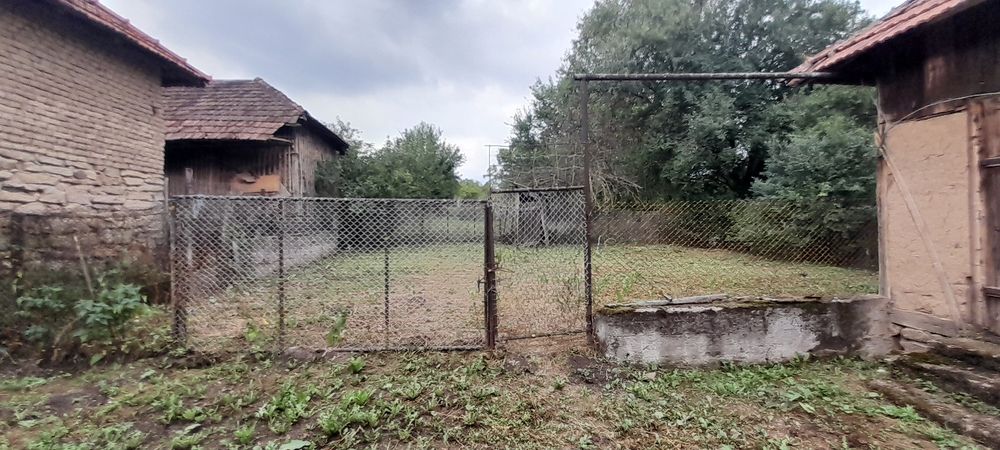 Casa de vanzare cu 2 camere + gradina