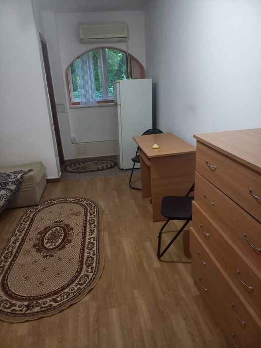 2  garsoniere de închiriat