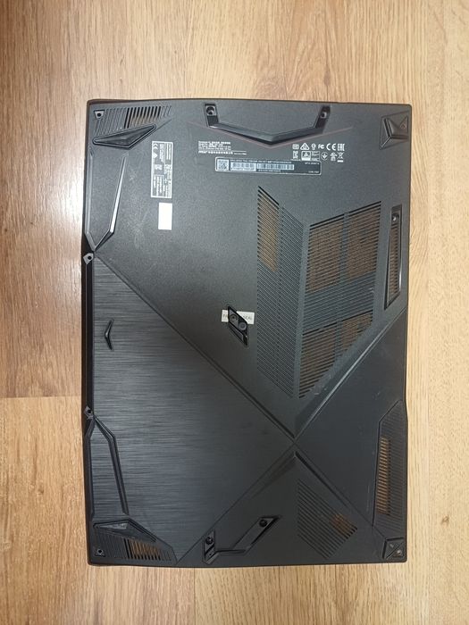 Bottom Case MSI MS-16R4  Carcasa Inferioara Neagra
Stare foarte buna