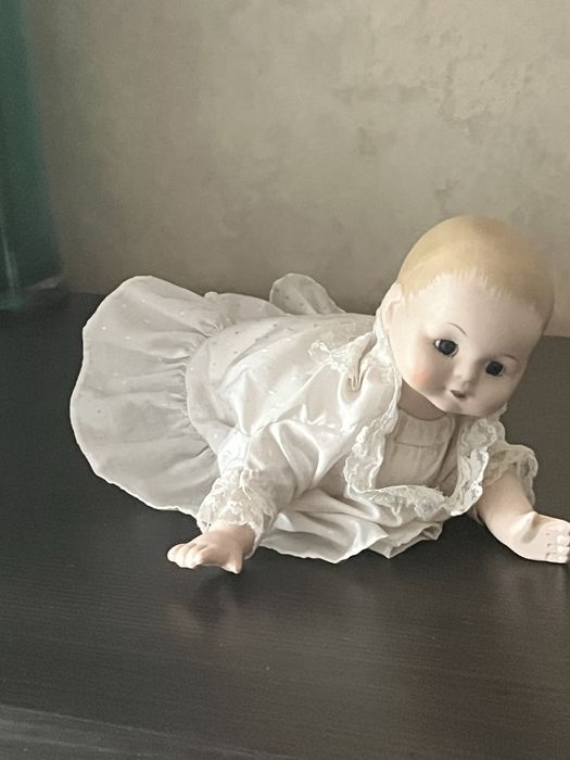 Винтажная фарфоровая кукла
