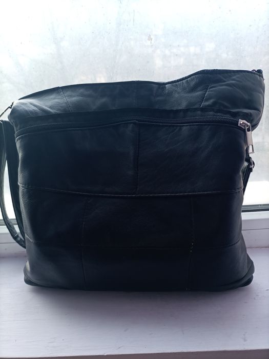 Черна дамска чанта от естествена кожа