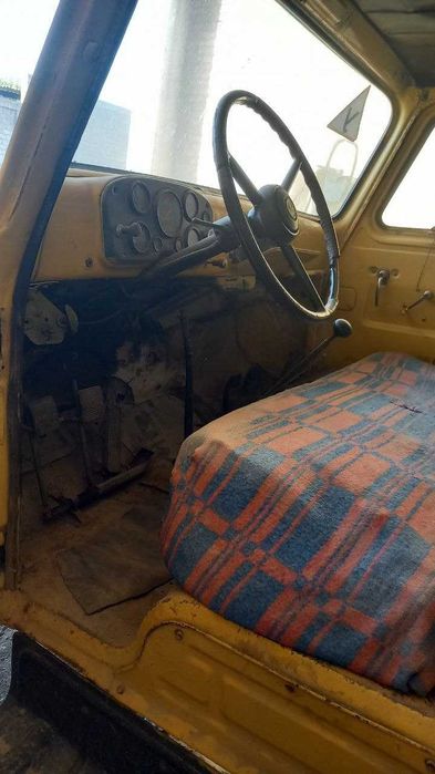 ГАЗ-52 сотилади, холати урта.