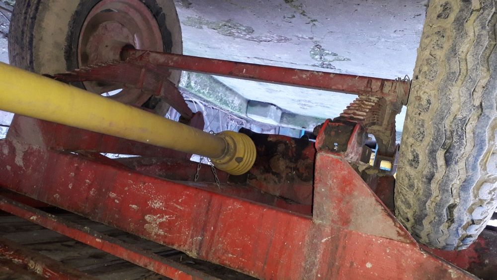 Piese remorca de împrăștiat gunoi