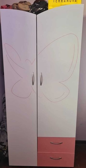 Детски спален комплект с включен матрак.