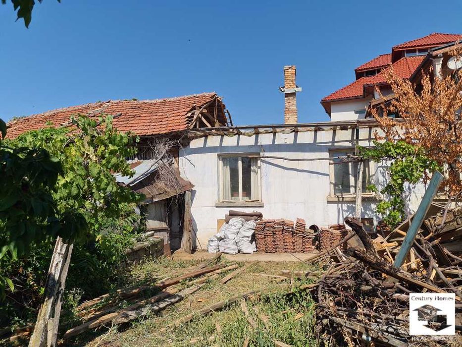 160029 Къща с допълнителни постройки и гараж в град Сухиндол