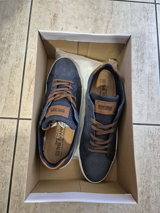 Pantofi de piele noi 43