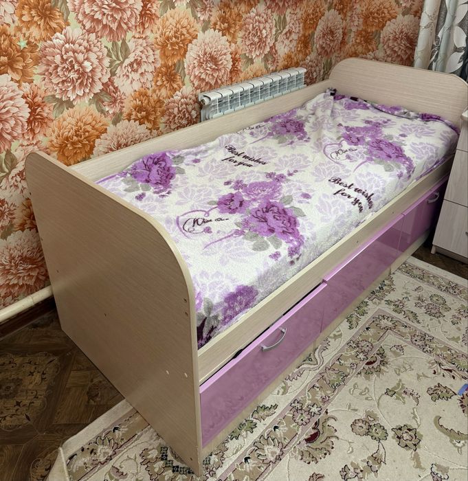 Продам кровать имеется детский бортик