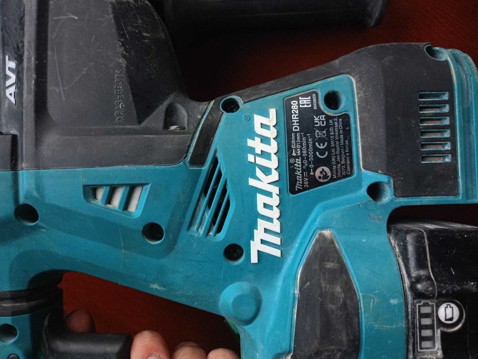 Машини Makita HM1213C SDS MAX, DHR280, DDF482, батерии BL1830 BL1840 BL1850 BL1860.