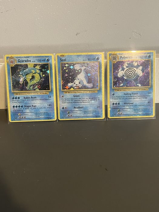 Pokemon карти.