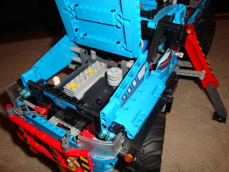 super model Lego Technic motorizat tractiune 6x6 teleghidat 42070