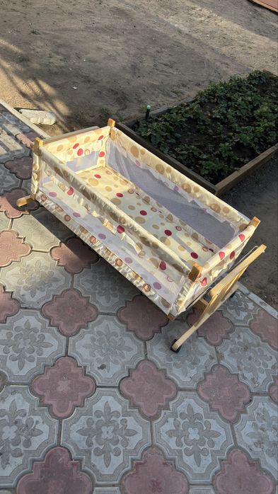 Детская люлька с маятником