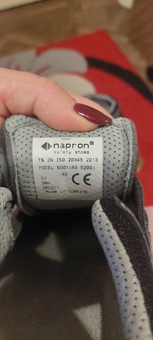 Sandale de lucru cu bombeu