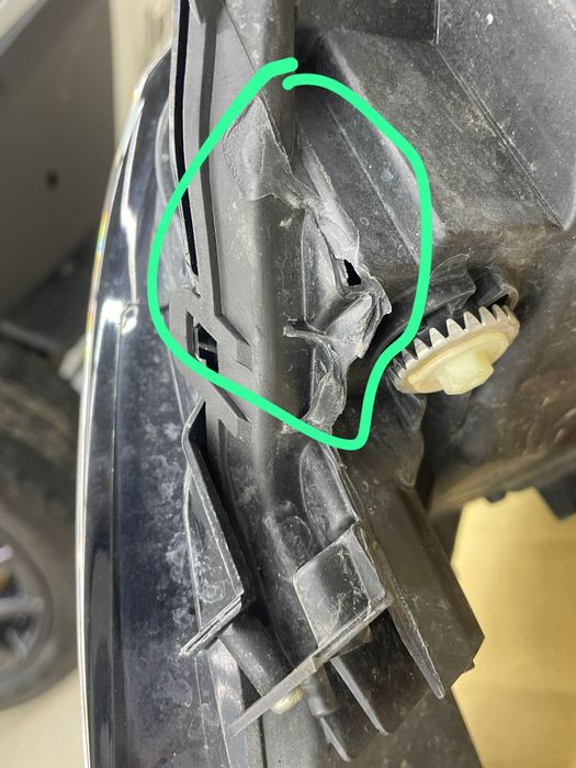 Продам фару, правую.