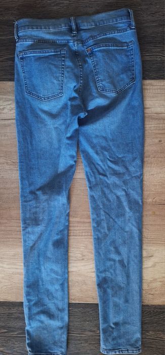 Еластични дънки, размер 29
Отлично състояние. 
Имат еластичност.