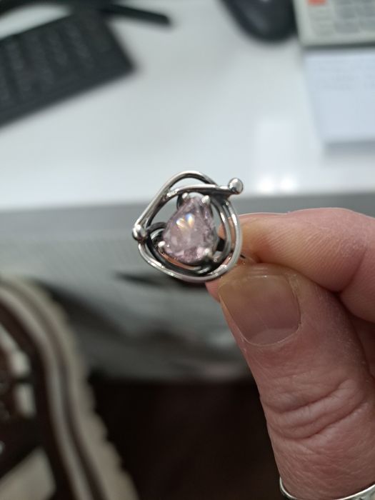 Сребърен пръстен с камък сваровски