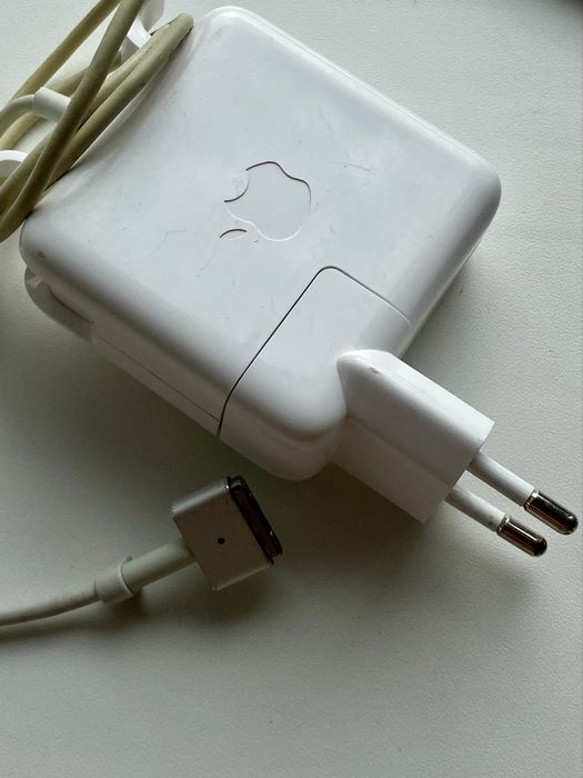 MacBook Air (11-inch, Early 2015).