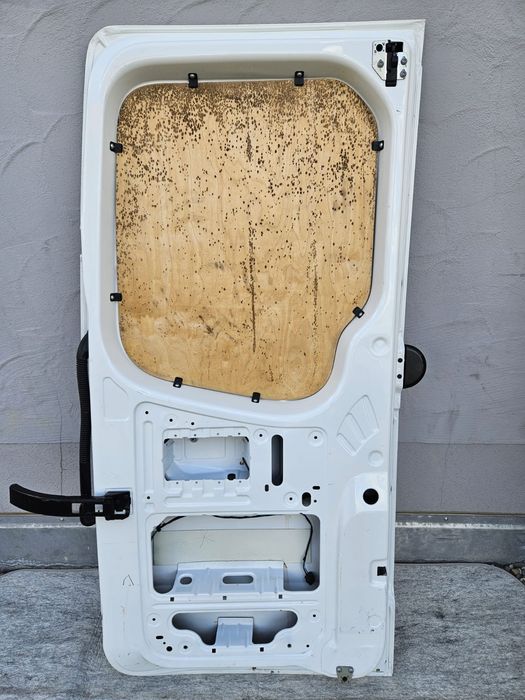 Vând ușă dreapta spate pentru Volkswagen Crafter