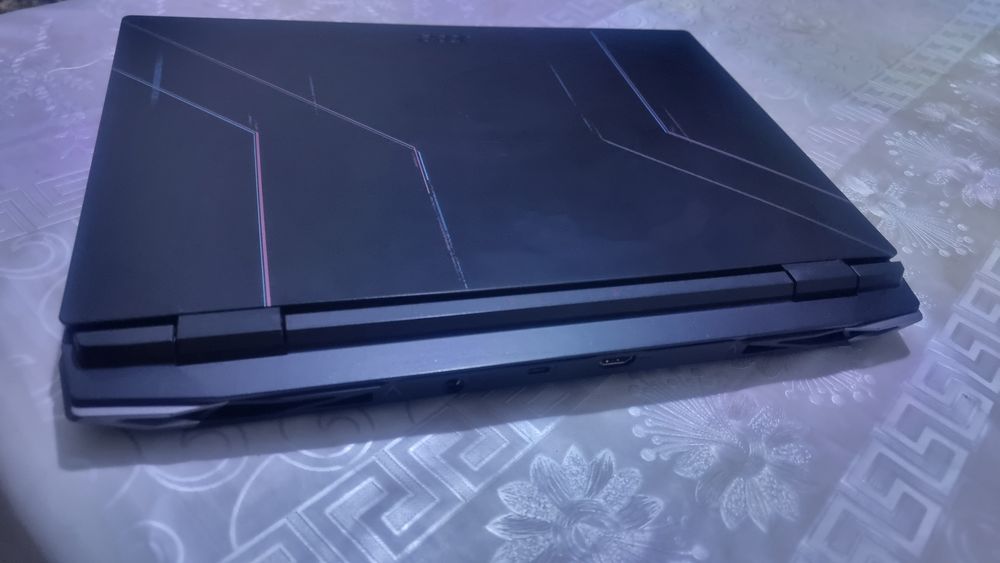 Notebook sotiladi "Aser Netro 5"