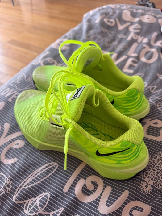 Nike Macon 10 NEW
