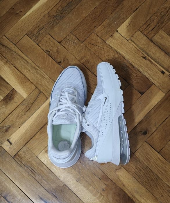 Nike white air max pulse 270