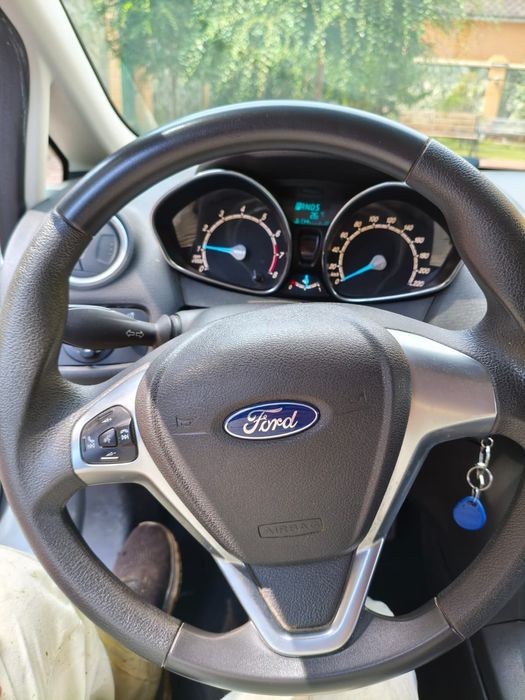 Автомобиль Ford Fiesta