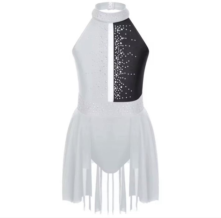 Сценичен костюм в бяло за дете