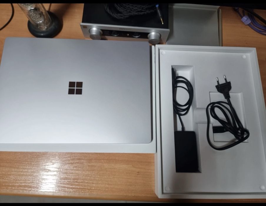 Неразличим от нов Лаптоп Microsoft Surface 15”