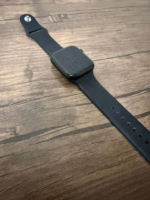 Smart soat sotiladi, Smart Watch qora rangda, ideal