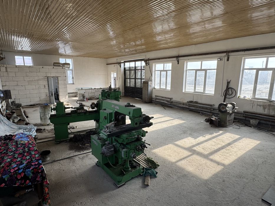 8 sotix yer 200 m2 binosi bilan sotiladi