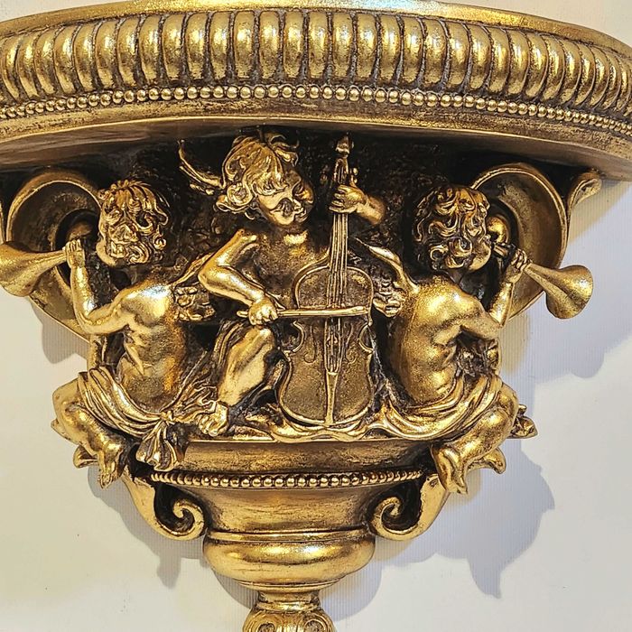 Декоративна конзола с барокови мотиви – музиканти амурчета