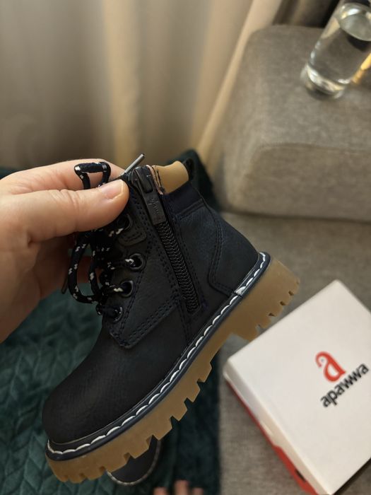 Bocanci bebelusi imblaniti piele