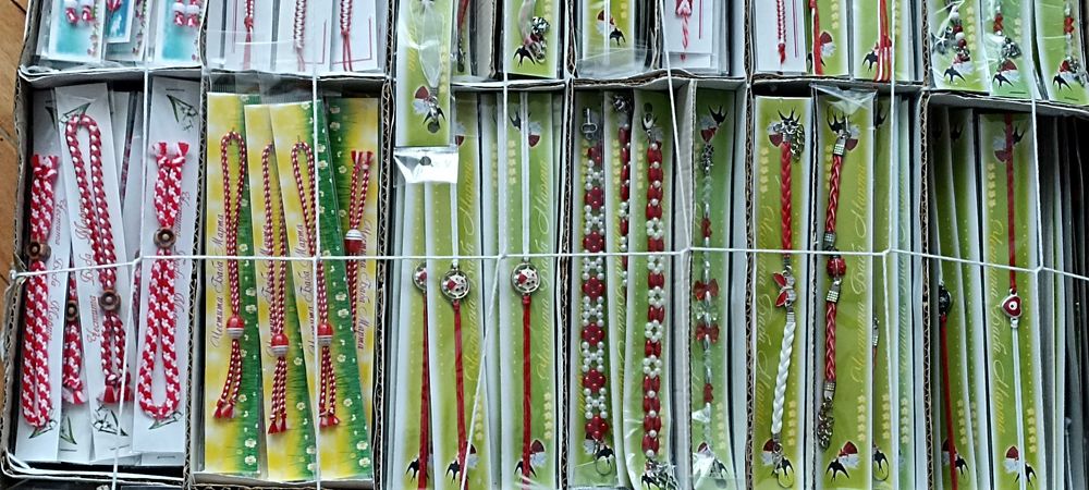 Мартеници на едро