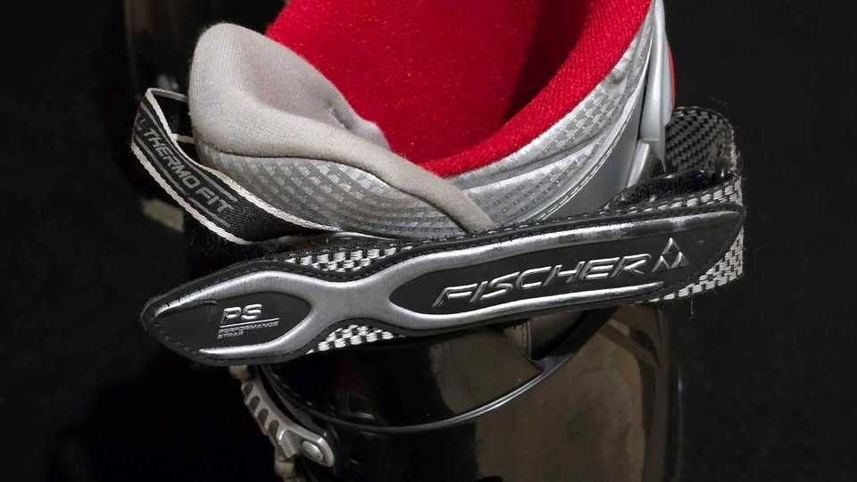 Se vând clăpari de schi Fischer MX PRO, în stare foarte bună
