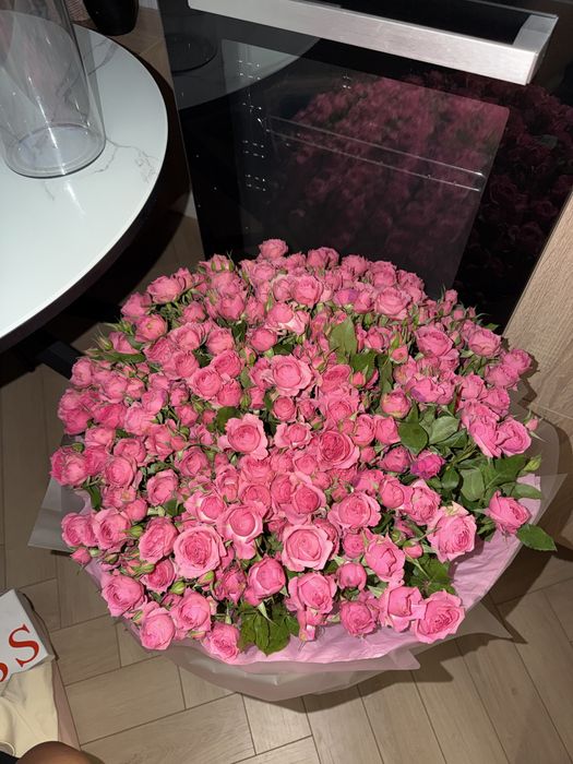 Цветы пионы розы