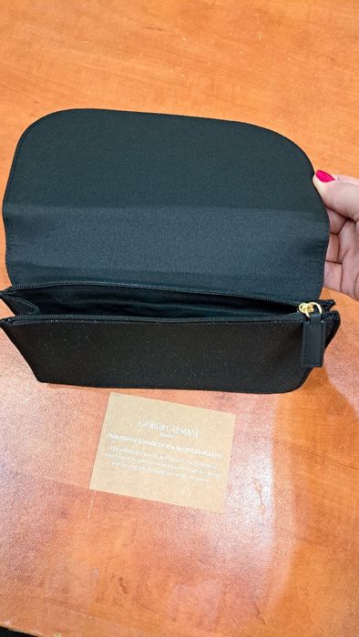 Чантата Giorgio Armani