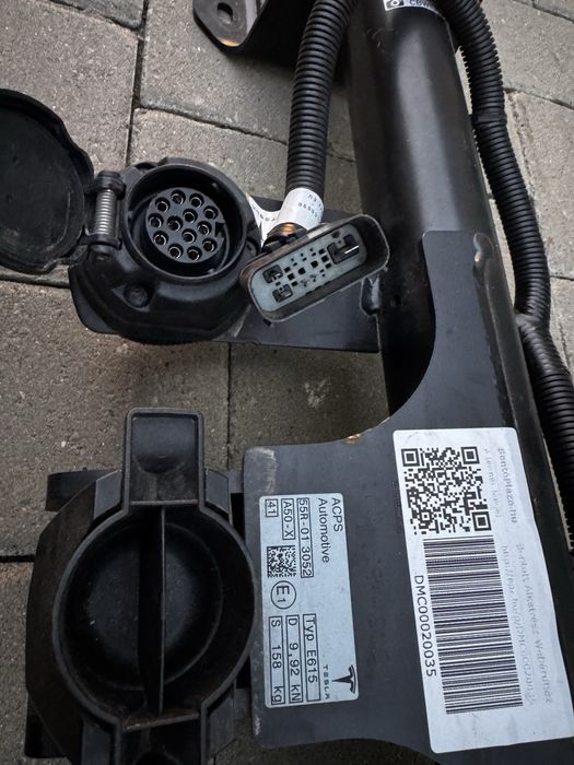 Vand cablu pentru carlig Tesla Model Y
