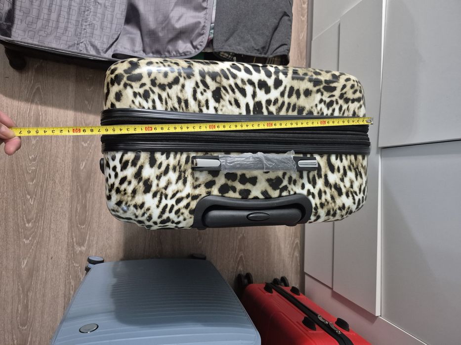 Продам большой чемодан!!!