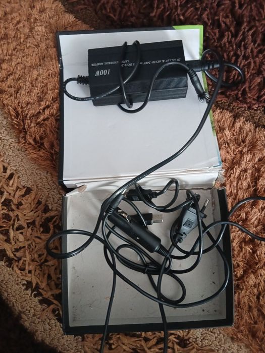 Машинная зарядка для ноутбука