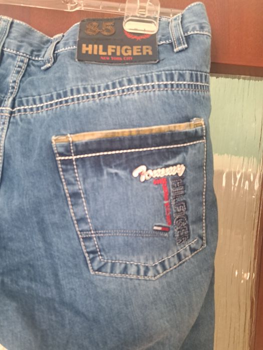 Pantaloni scurti de blugi Tommy Hilfiger impecabili