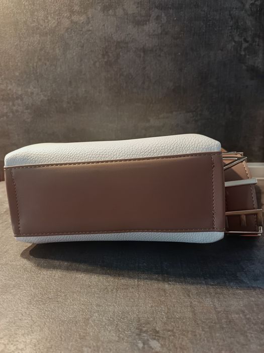 Нова дамска чанта VALENTINO