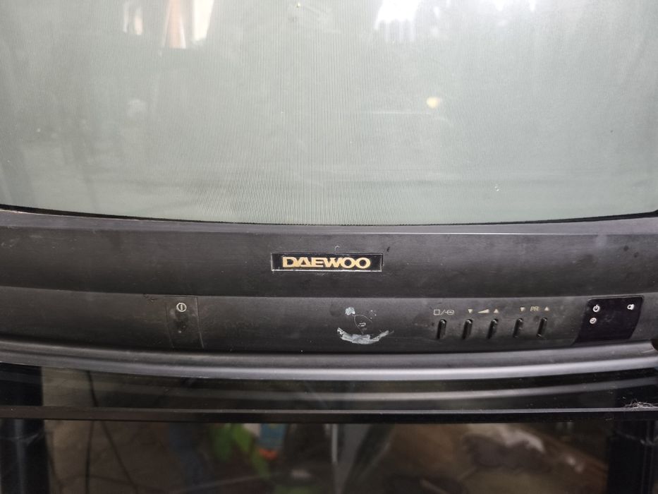 Продам телевизор с тумбочкой