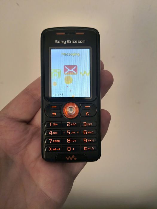 Sony Ericsson w200i walkman  ( liber de rețea)