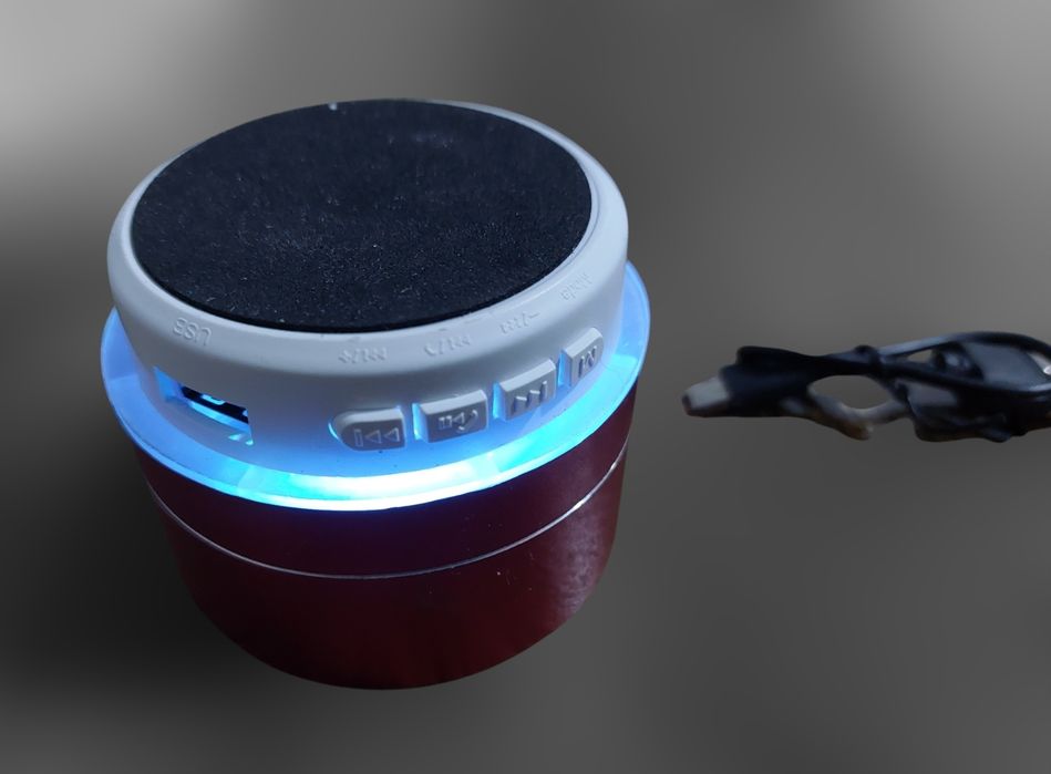 Блутут тонколонка малка и преносима