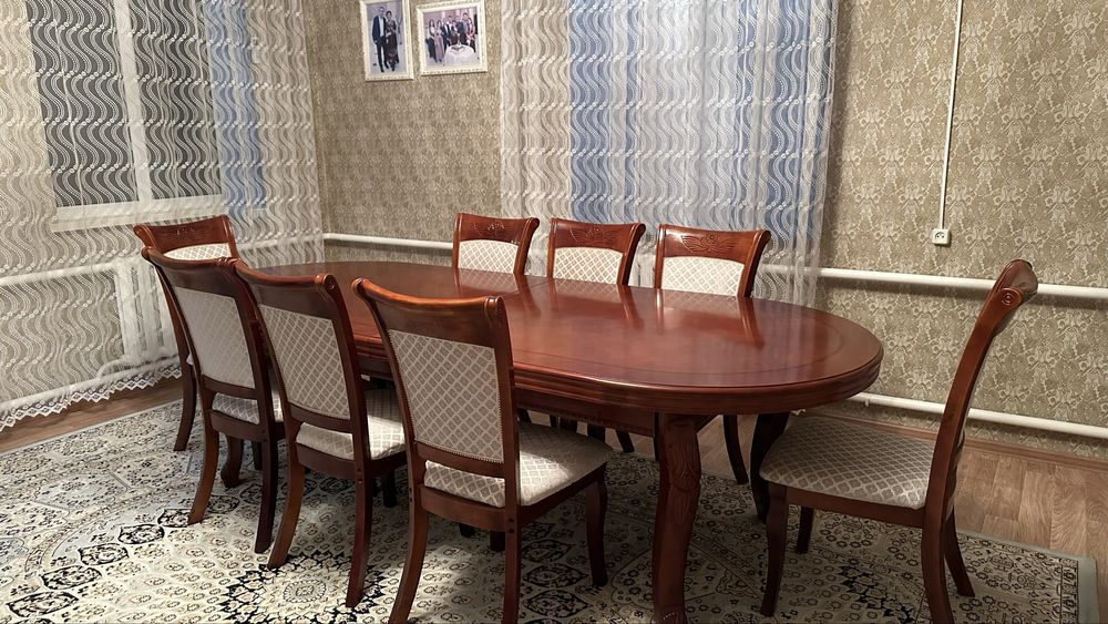 Продам дубовый стол (12 стульев)