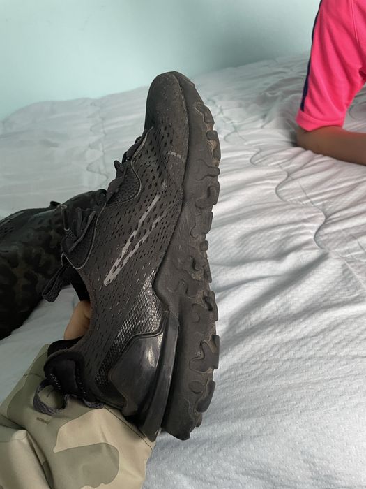 Продавам обувки react vision black