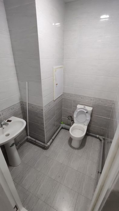 Uy sotiladi Yashnabod tumani Olmos mahallasi 16 qavatli 1 qavat 3 xona