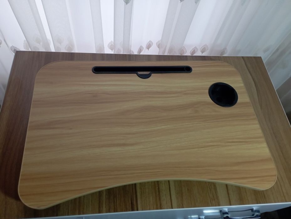 Dastavfka tekin toshken shahar ichida ,kichkina parta noutbook va dars